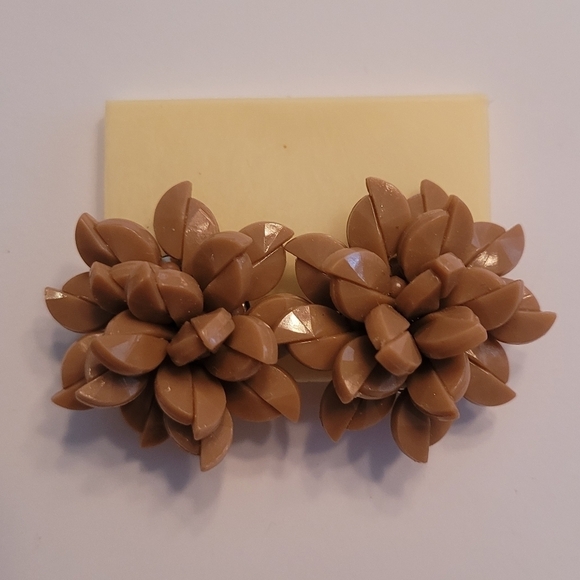 Vintage - 60's Light Brown Jelly Plastic Burst Clip On Earrings - Picture 1 of 4